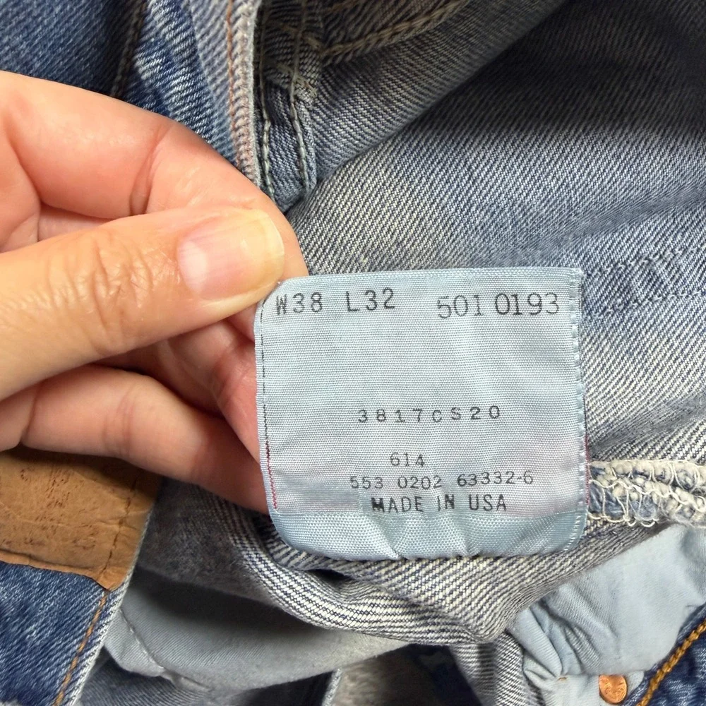 Vintage Levis 501 Jeans Mens 36x30 Blue Straight Leg Button Fly Made in USA 00s